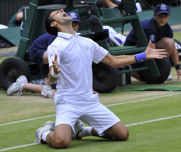 2011: L&#39;esultanza di Novak dopo il punto decisivo nella semifinale contro il francese Tsonga (Reuters)